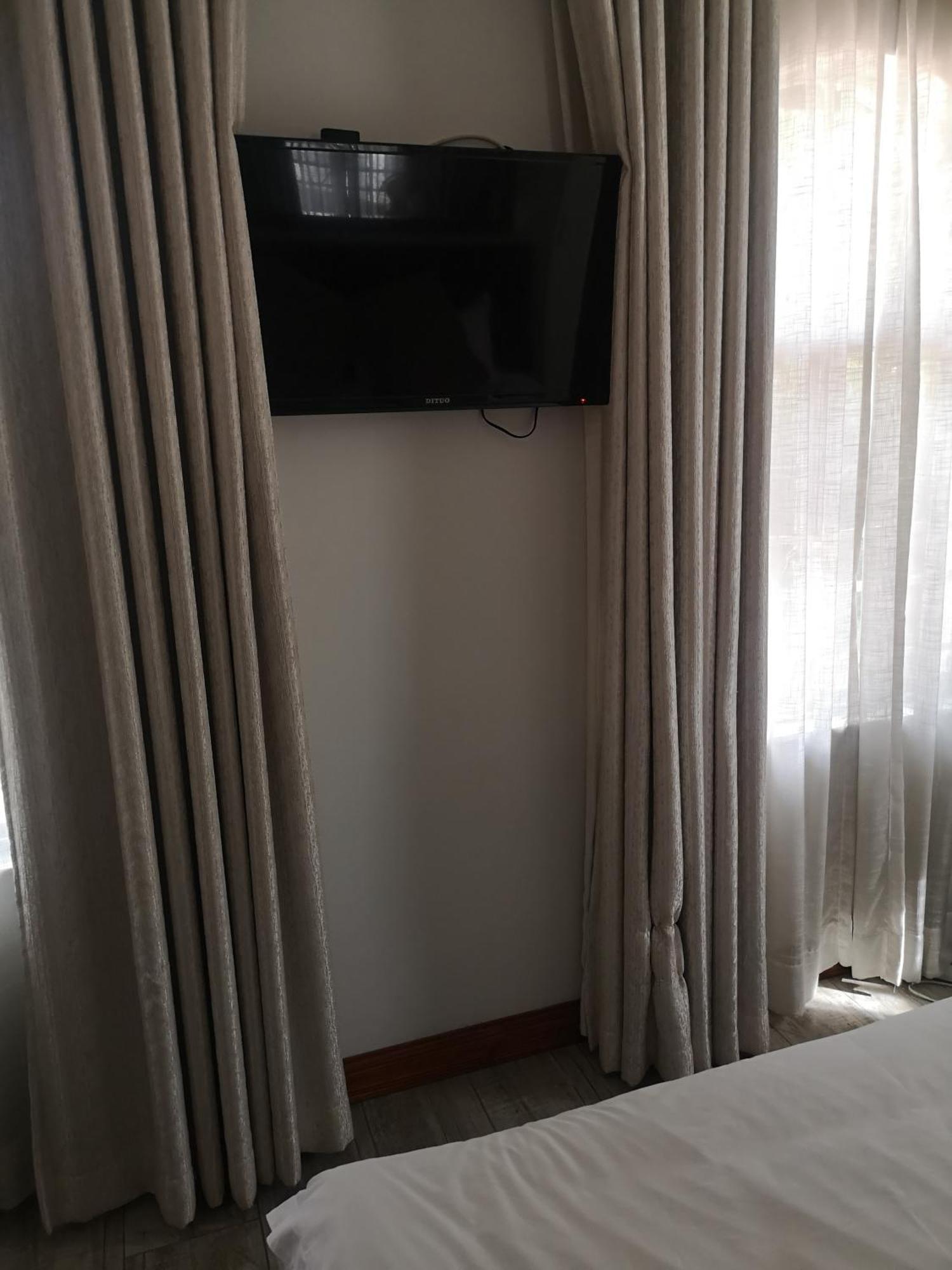 Lotus Guest House ヨハネスブルグ エクステリア 写真