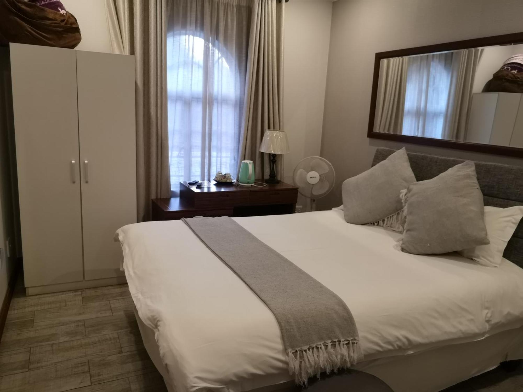 Lotus Guest House ヨハネスブルグ エクステリア 写真