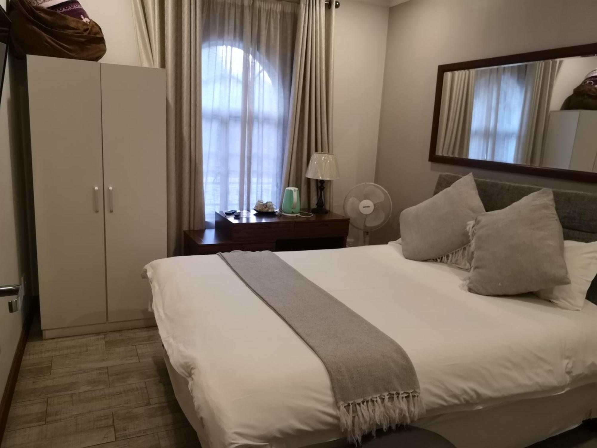 Lotus Guest House ヨハネスブルグ エクステリア 写真