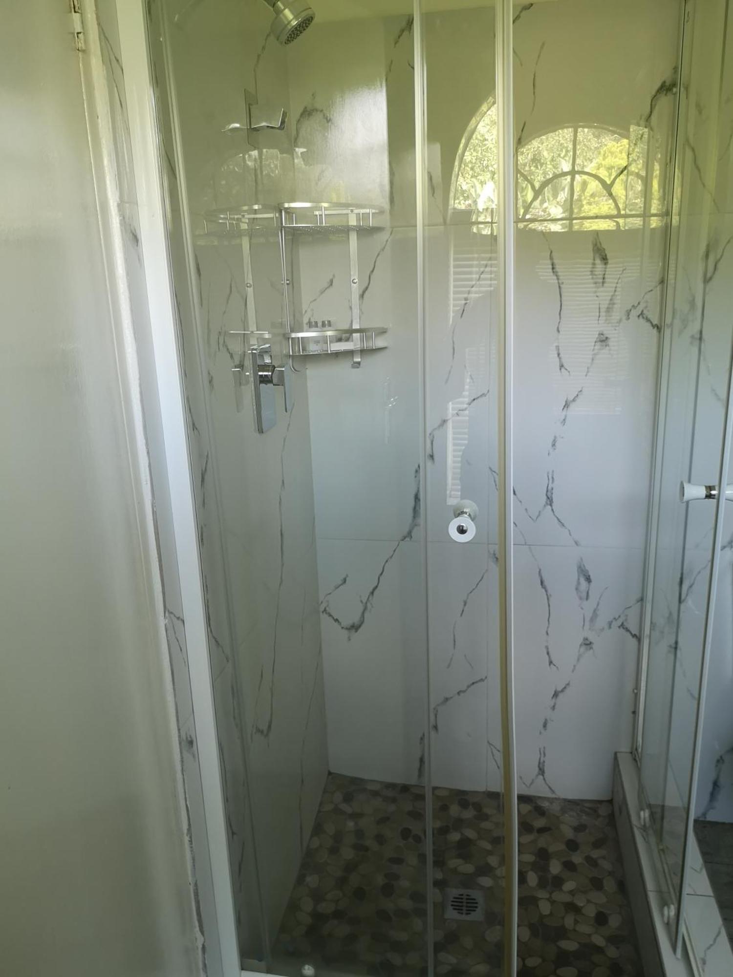 Lotus Guest House ヨハネスブルグ エクステリア 写真