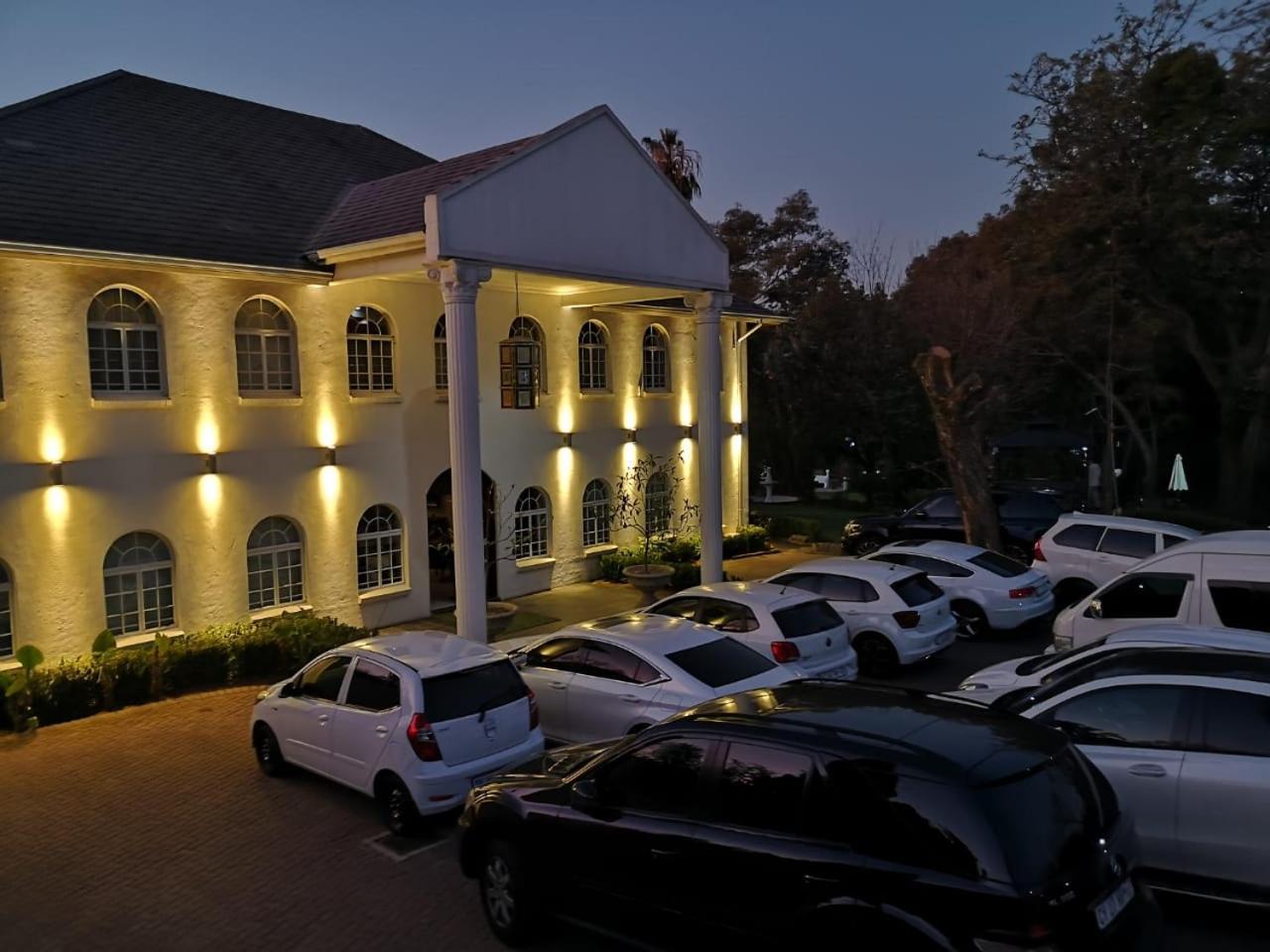 Lotus Guest House ヨハネスブルグ エクステリア 写真